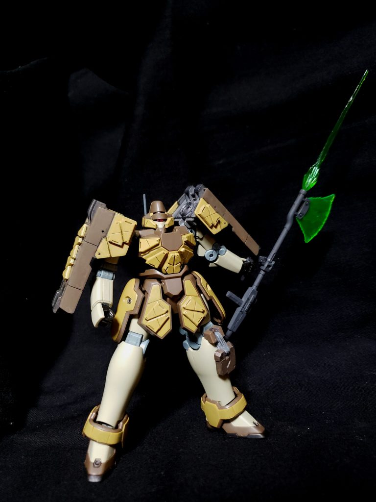 武装については、射撃戦から即座に格闘戦に対応できる、フェダーインハルバードライフルを装備。