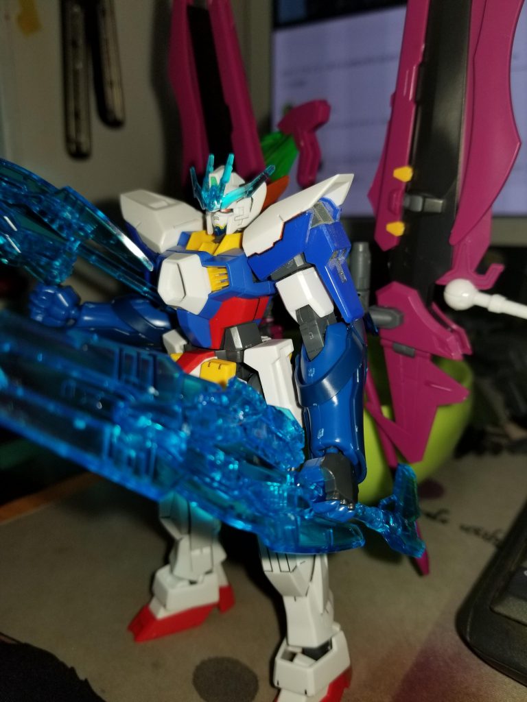 アタッチメントのおかげで背負えました。今後1穴のバックパックをAGE-1に背負わせる為のノウハウとして利用できるかなと思います。