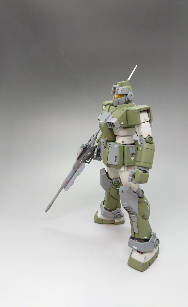 斜め前。
つま先がちょっと短く感じます。