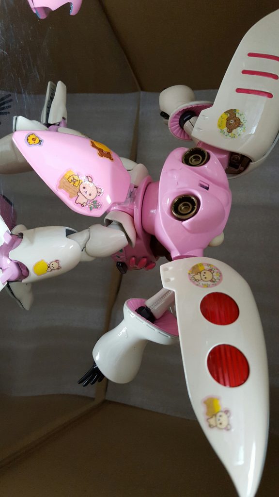 リラックマのデカールは普通のシールに上からクリヤーの塗り重ねでしてます!