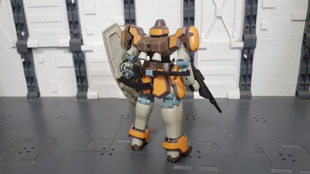 シールは肩くらいで、あとは色分け再現とかなりのこだわりを感じます。