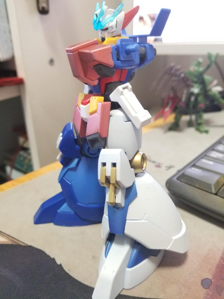 塗装開始です!塗料もすべて支援物資から出ています!
始めてガンダムマーカーのニューホワイトを使いましたが、好みの別れそうな性質だなと思いました。