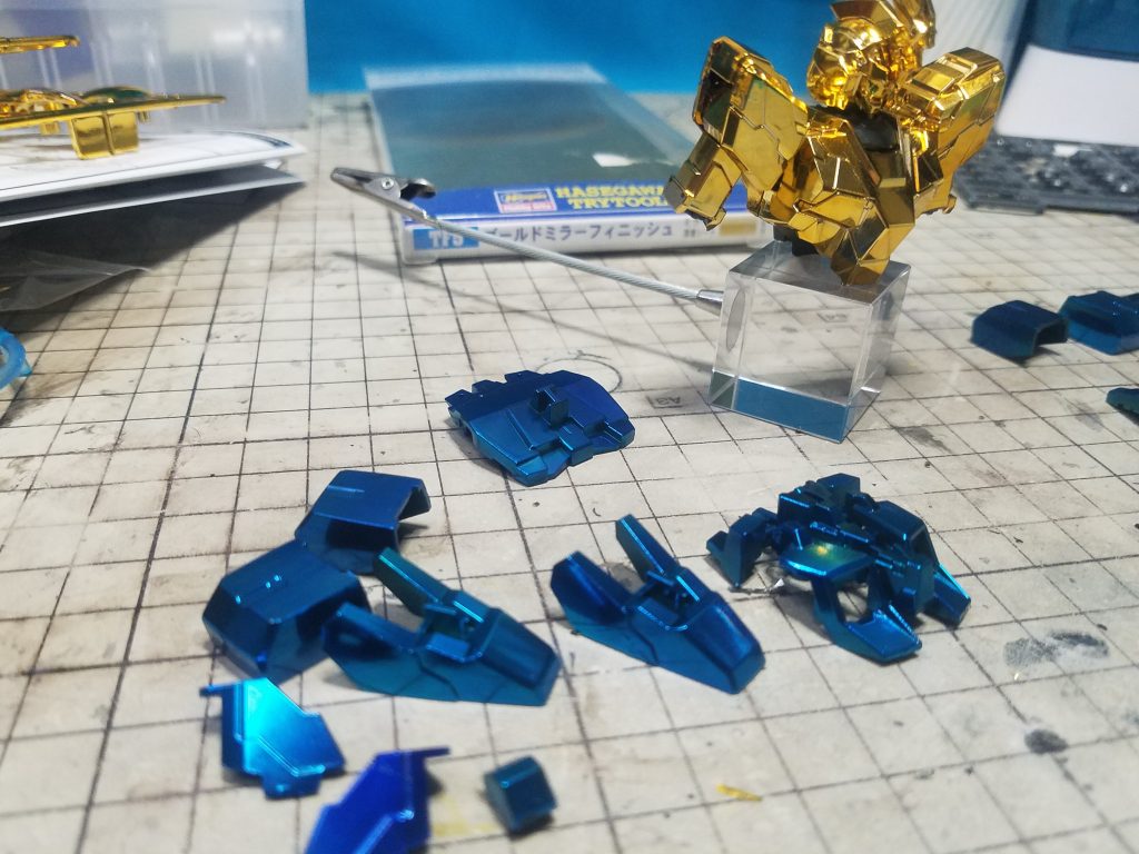 メッキ塗装した青パーツ