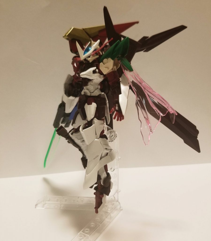 別角度。頭のセンターの角はプラバンでつくりました。