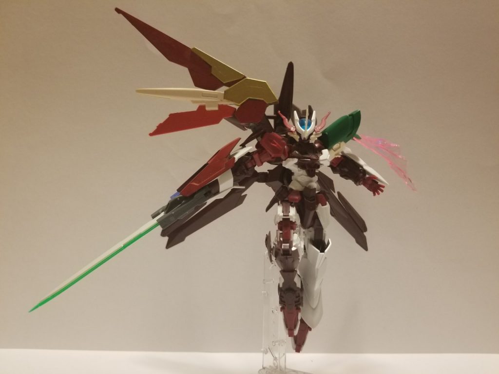 正面。かっこいい。
大きい武器、羽、マント。そういうのたまらないです。今のところパーツはOOとフェニーチェが足されてます。