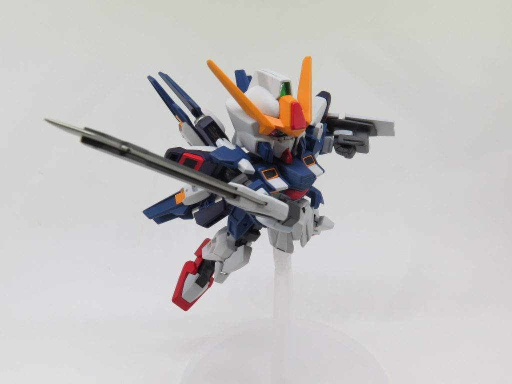 戦闘スタイルは凄まじい機動力を活かして,相手に張り付け,纖麗で強力な斬撃を浴びせかける.