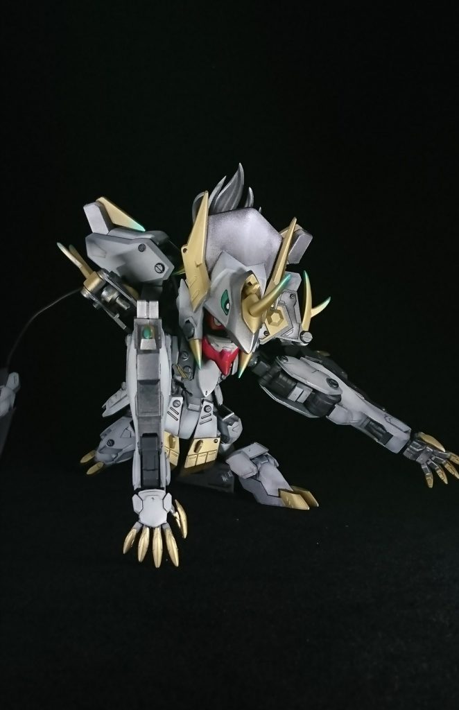 さすがに腕が重いですけど、異形感とルプスレクス味は出てきたかなと