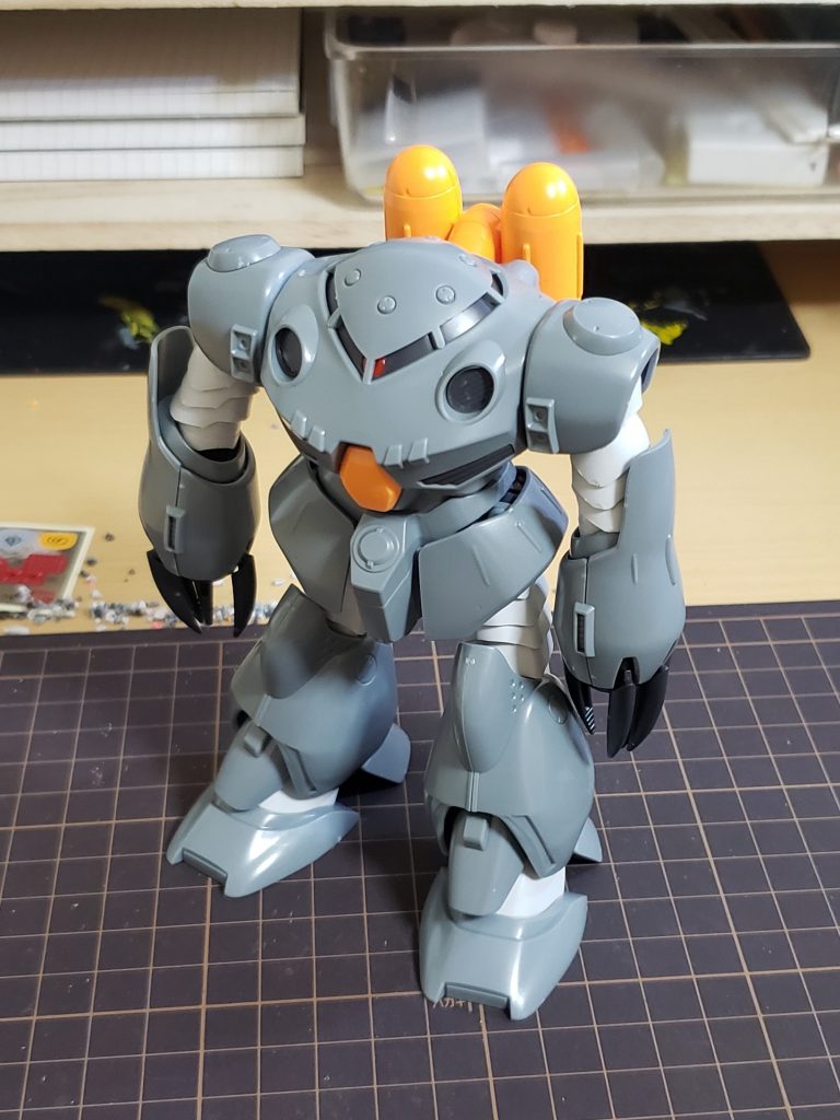 素組の状態です。可動がいまいちですがシルエットはカッコいいですね。