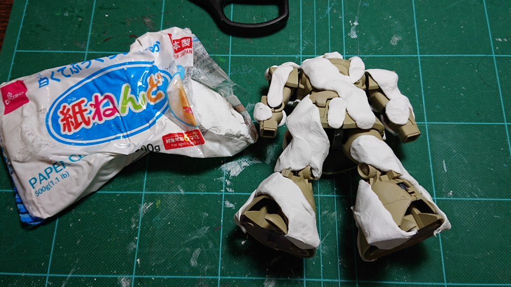 紙ねんどを使用しました。これが失敗の元の様です。。