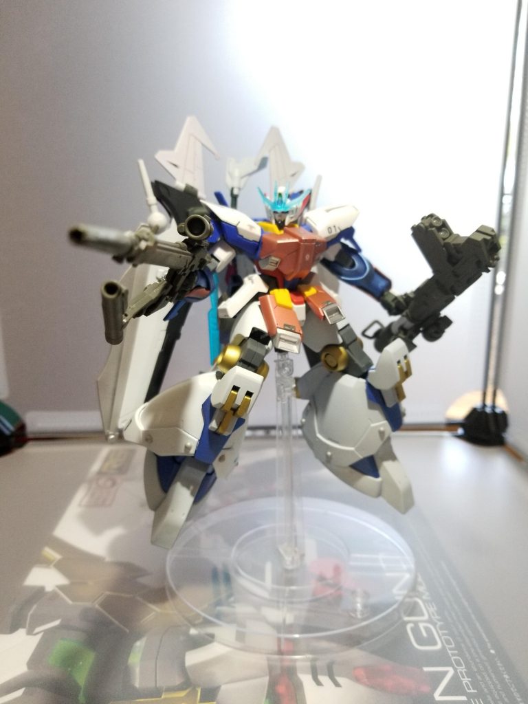 RGシナンジュに付属していたビームライフル、グレネード、バズーカです。このマッシヴな武器を使うために、煌・ギラーガの腕を使うことにしました。ドム脚と組み合わせて、全体的に太めのシルエットになったと思います。