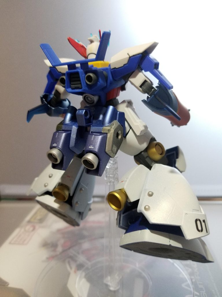 ストライカーを背負わない背面。ドムR35の背中スラスターを腰へ移植しました。接続はAGE-1のシグルブレイド保持部を利用しています。