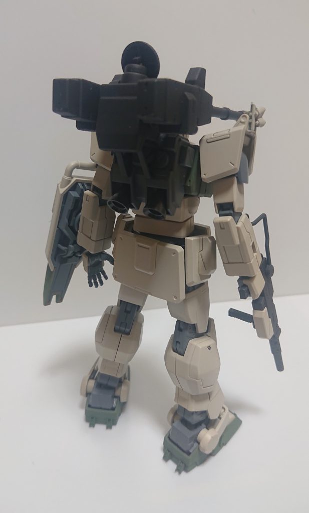 連装砲はランドセルに補強フレームなどで強引に接続しています
その影響で連装砲のセンサーレーダーレドームの向きが変わってしまう為
強引に前方に向けています