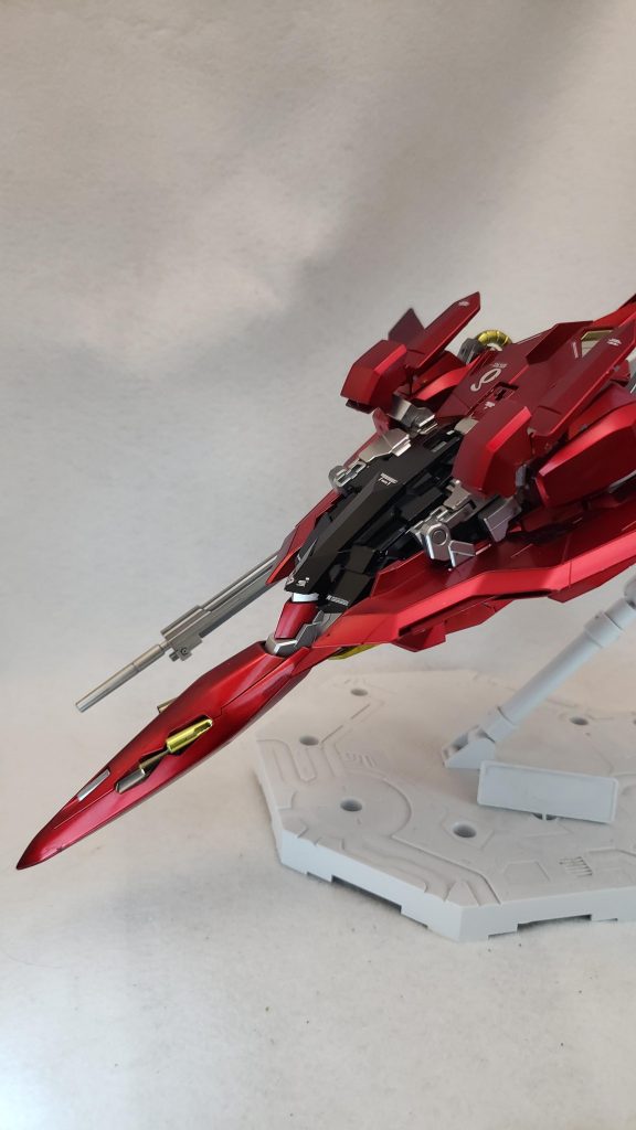 WR1
デルタガンダムと同様に巡航形態（ウェイブライダー）への変形が可能となっている。この巡航形態では単独での大気圏突入と1G重力下での飛行が可能。機首となるシールドも同様にセンサーなどの機器が内蔵されており、Ζプラスと同様に変形用サブユニットとしての意味合いが強い