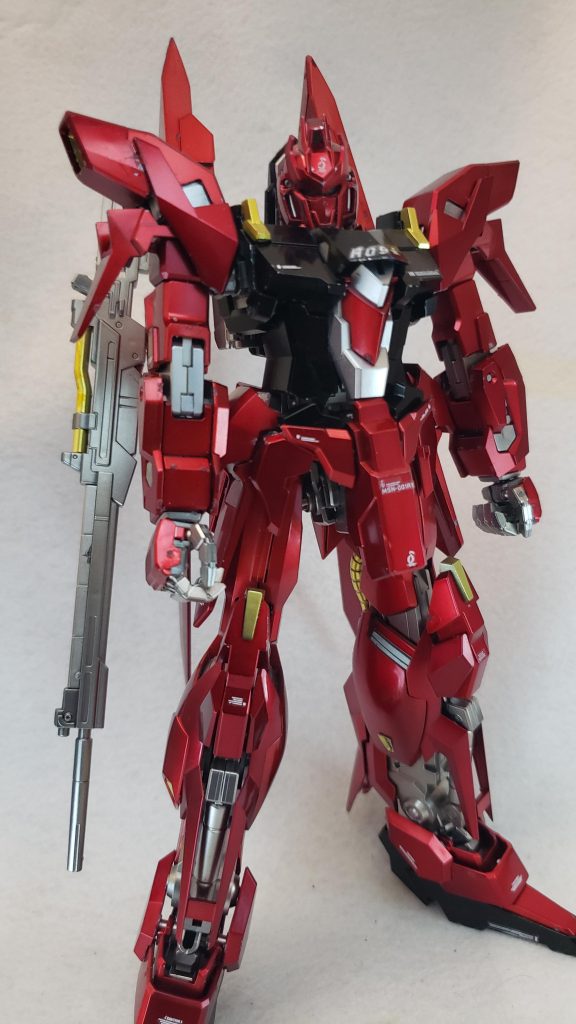 ポーズ3
カメラアイについては、劇中にて百式同様カメラシールドに走査ラインが発光し、その下のデュアルアイが赤く浮かび上がる演出がある。その際カメラシールドに隠れたデュアルアイの構造を確認できる。