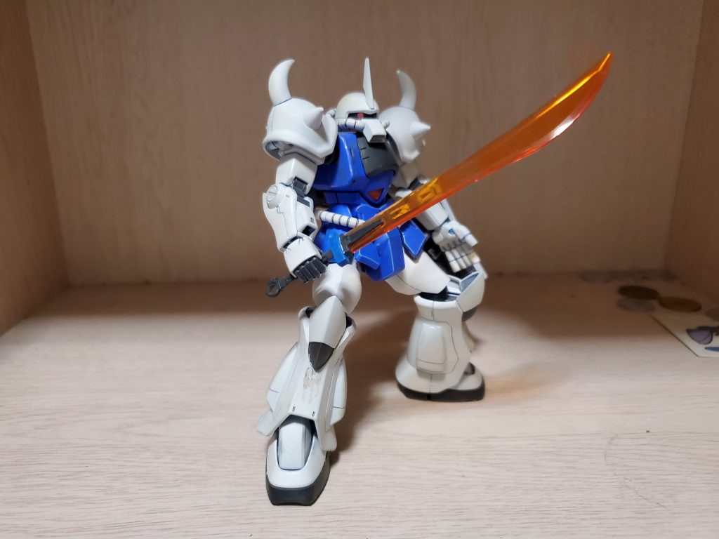 モノアイは定番のシールからHアイズピンク2.5mmに変更しています。