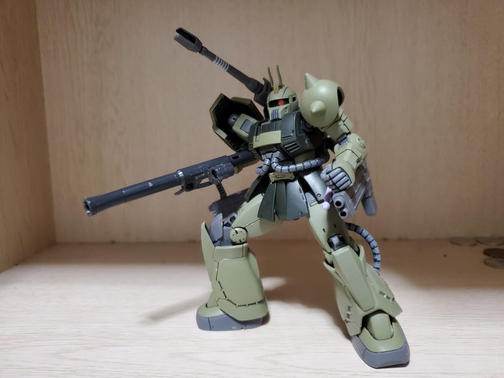 頭部はラビットタイプを選択しました。モノアイはHアイズ2.5mmを嵌め込んであります。