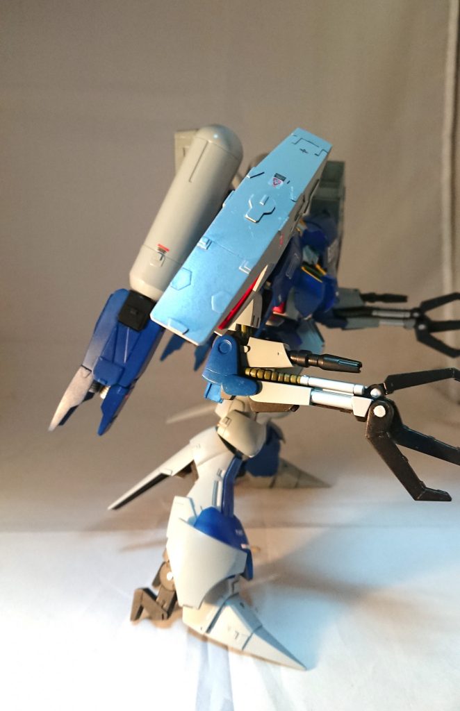 …今見るとよくこんなにプラ板貼り付けたなと思うバインダー
しかも左右対称で…