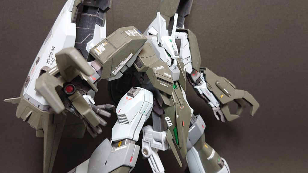 機体色はロービジリティカラーで塗装されている。有視界域での低視認性を確保するほか、通常レーダーにも発見されにくい、ステルス性能を付与されている。