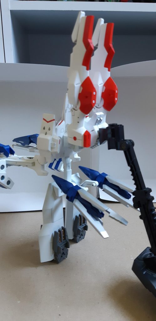 後ろから。シグマシスファンネルをブースターに見立ててます。