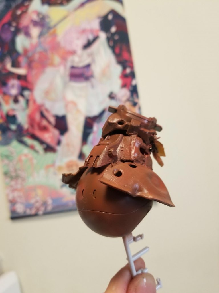 下地塗装。
殻の部分を剥がし塗装するんで錆色で