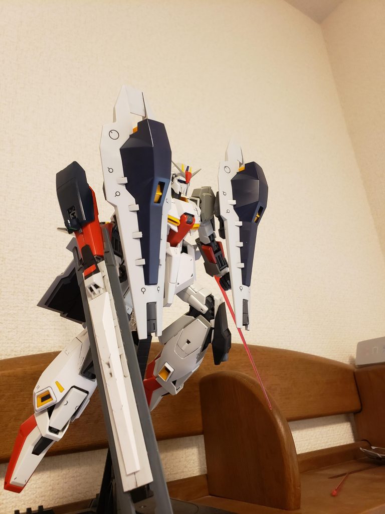 サンダーボルト版フルアーマーガンダムみたいにシールド展開状態