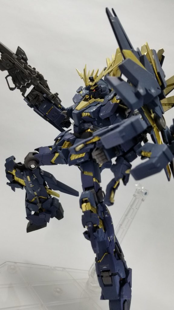 本来は写真でもサイコフレームと金の装甲のメリハリを分かる様にしたかったのでしがなんとも言えない出来になりました笑