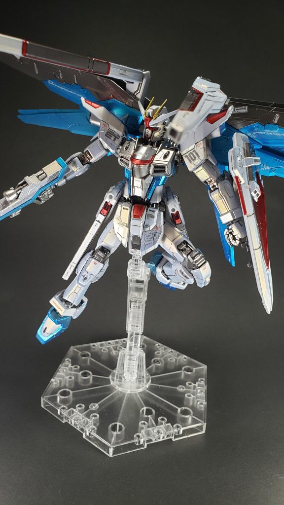 ポーズ４
英字表記である「High M.A.T. mode」とは「High Maneuver Aerial Tactical Mode」の略称