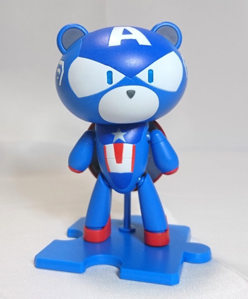 【フロントビュー】
基本カラーはライトブルー、差し色にブルーを使用。