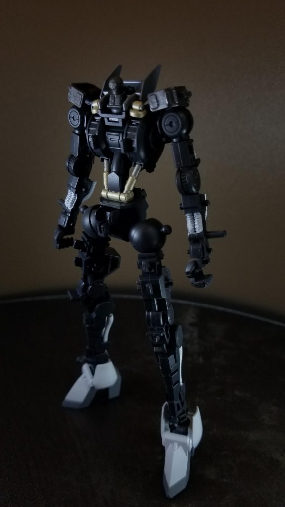 フレーム正面
胴体部分はジャーマングレーで塗装。
胴体部分のシリンダー及び腕のケーブルをえなめるからーで筆塗りしました(*`・ω・)ゞ