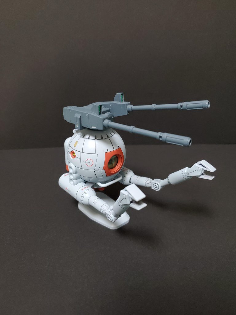 丸プラ棒をフロント下部とリア上部に追加。デカールは左右対称で盛りすぎず、追加。