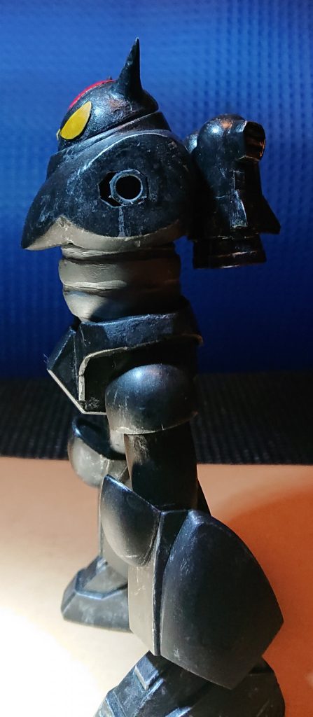 このお腹部分の改造したものを180゜回転させると背筋を真っ直ぐ出来ます。