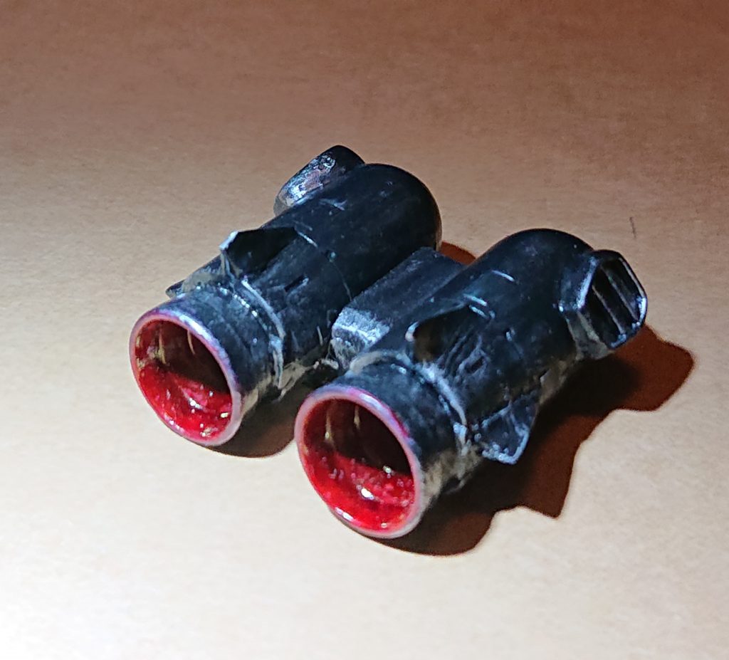 背中に付いていたブースター部分は、旧キットのガンキャノンのバックパックにジャンクパーツを付けて、制作しました。
このブースターは、実写板の鉄人28号に登場したブラックオックスについていたブースターを参考にオリジナルで制作しました。