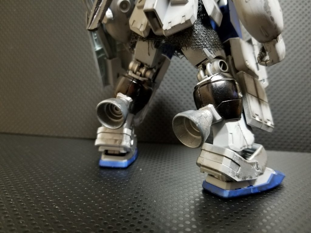 脚部移動補助推進装置
移動の際の動作を補助する推進装置、蹴りや砂を巻き上げる時にも使用される。