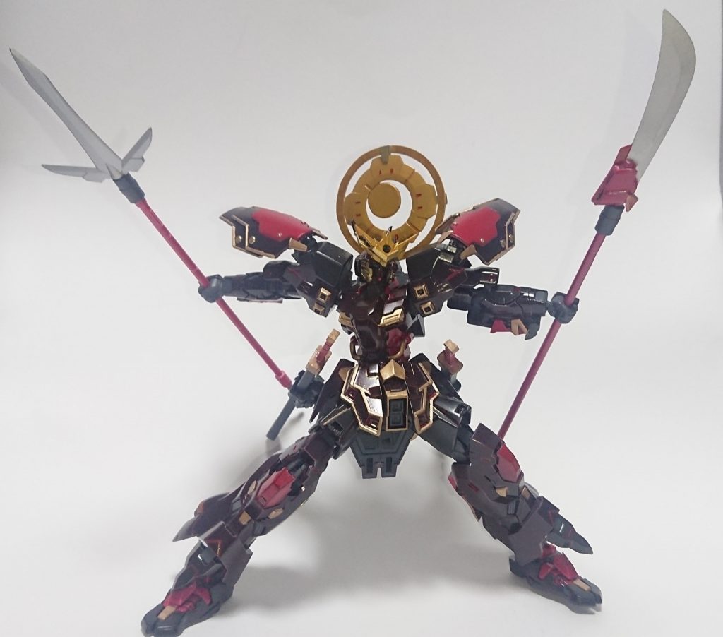 槍と薙刀にはサイコミュが搭載されており、投げても手元に戻すことができる。
広範囲には対応していないが機体の近くであれば自由に飛ばすことも可能。