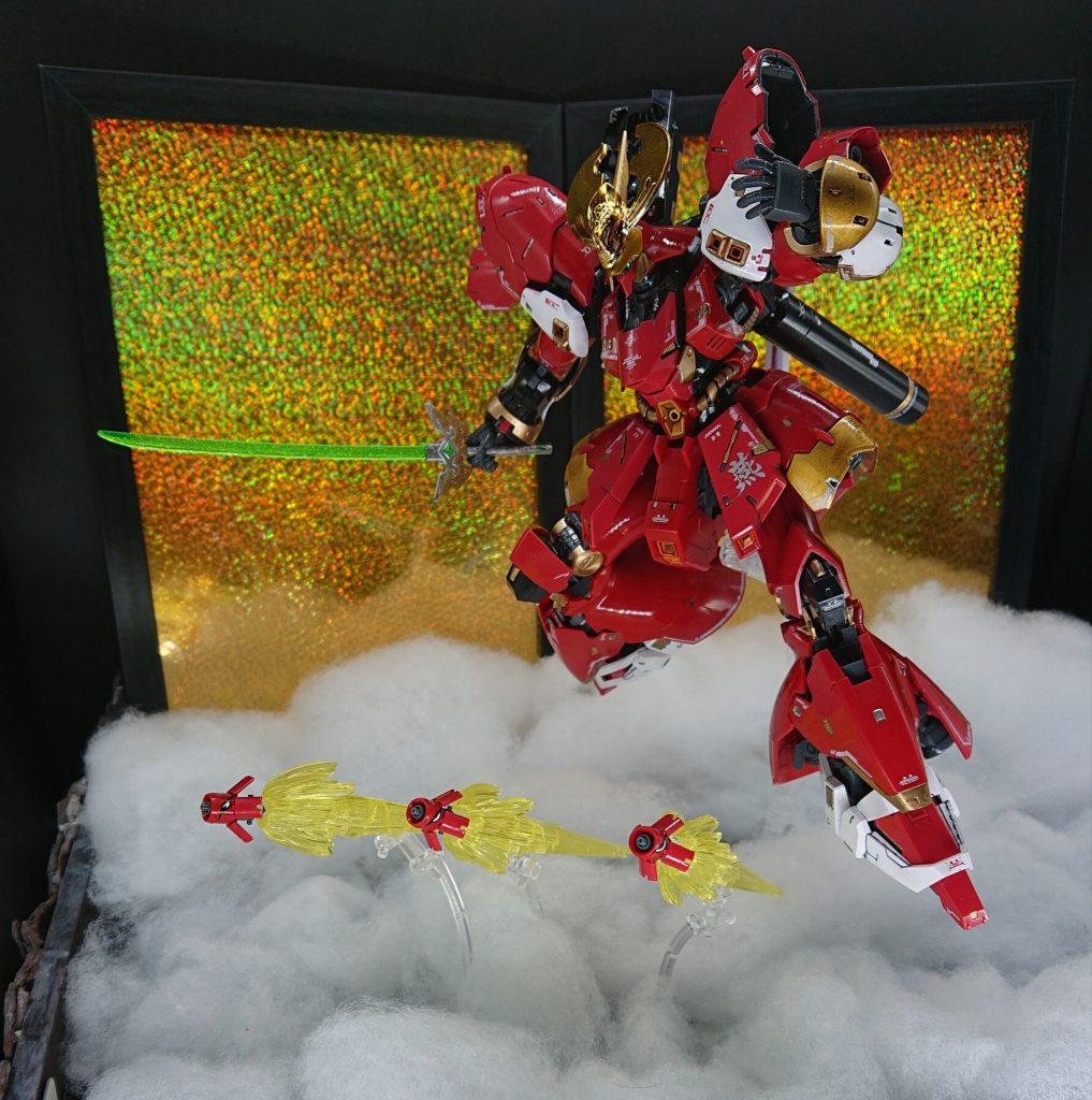 【武器 ファンネル】
こちらもファンネル展開。
よく見ると…