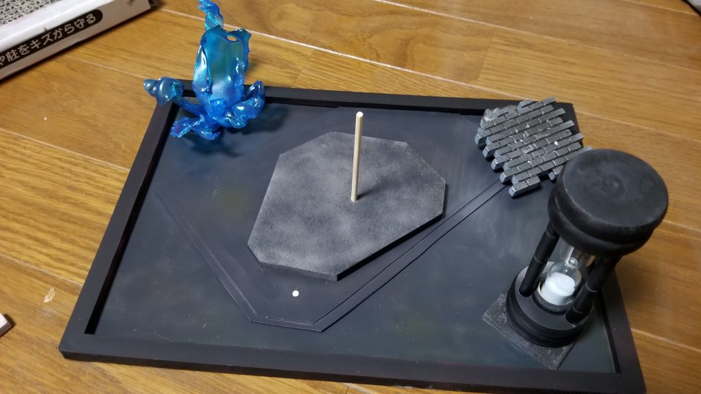 台座は荒廃した城の一部をイメージ
レジスタンスという事でモチーフの一つであるリバイブ疾風の砂時計を配置してみました(*`・ω・)ゞ