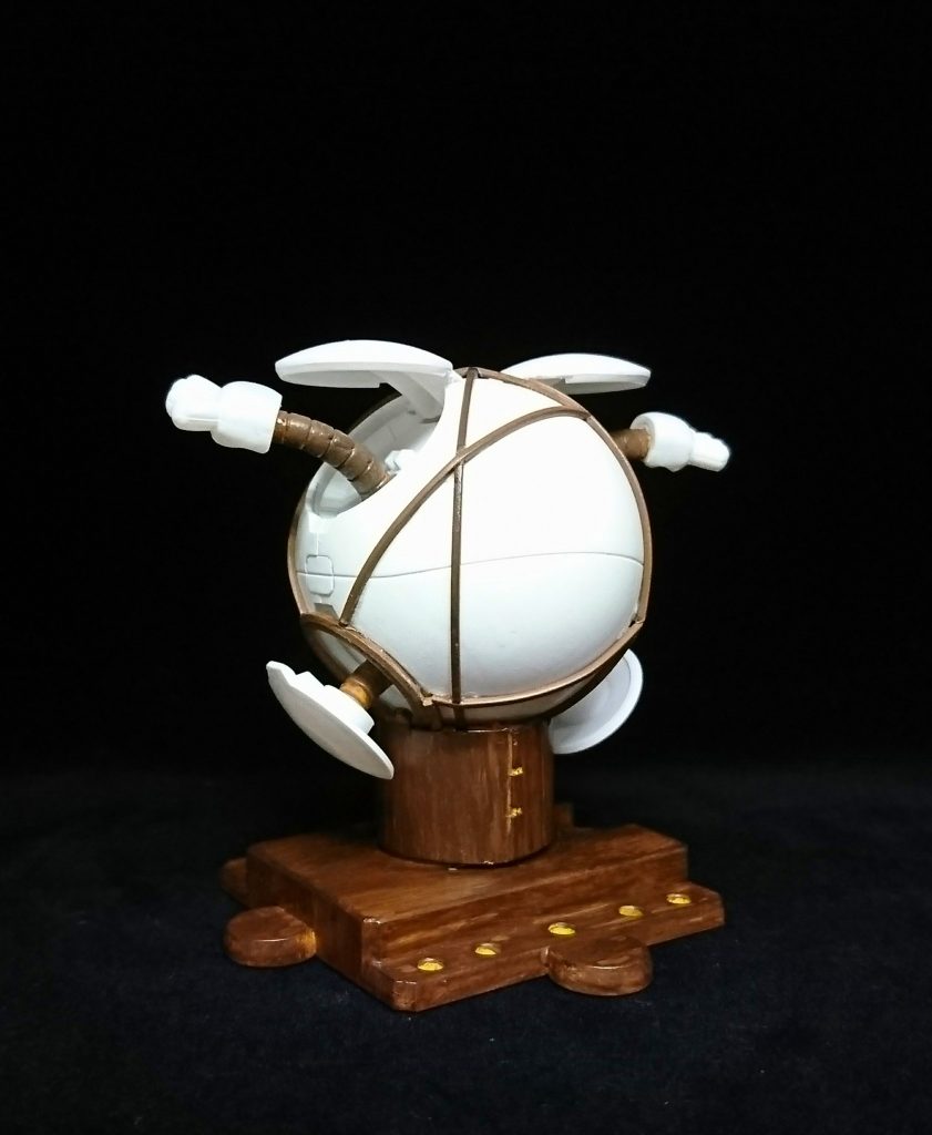 行灯ハロのバックショット。台座にはLEDを仕込んでいるので……