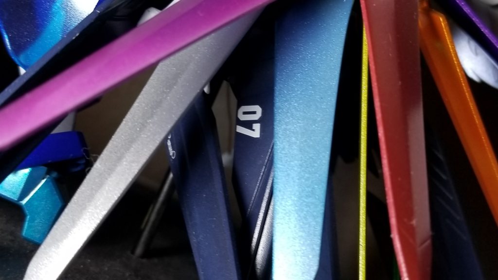 「MAO」も肩に04の数字デカールをはったので
こちらも07の数字デカールを貼りました。