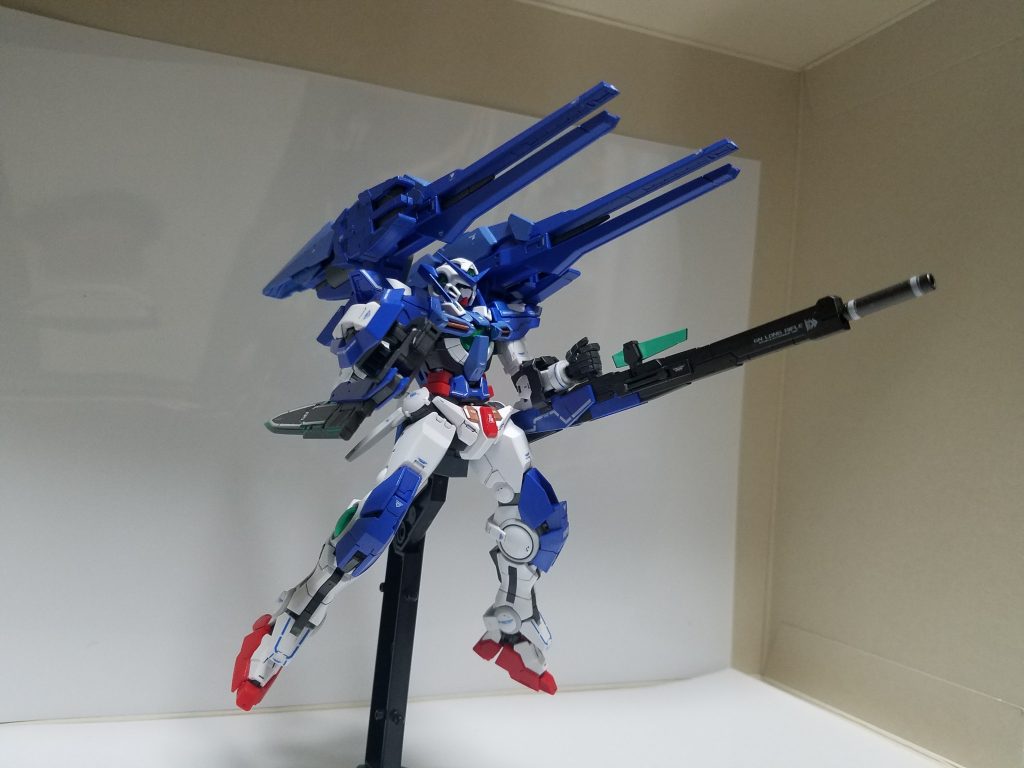 遠/中距離用キャノンに、近距離用ミサイルを搭載した高速移動パックを脱着可能で作成。