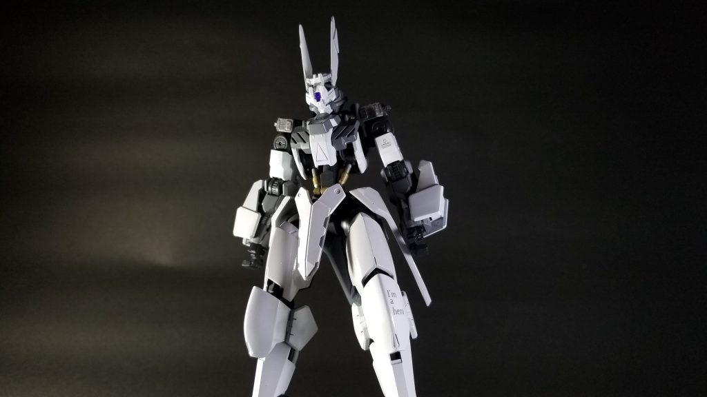 一部装甲パージ
肩の装甲接続パーツのみMrメタルカラーのダークアイアンで塗装してます。