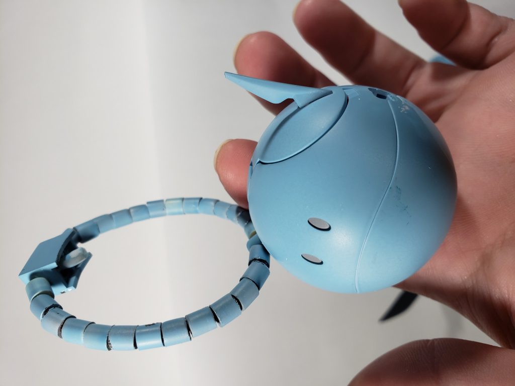 ビルダーパーツのアンテナを使用
口の部分はアクションベースの差し替え部品をパテを盛って作りました