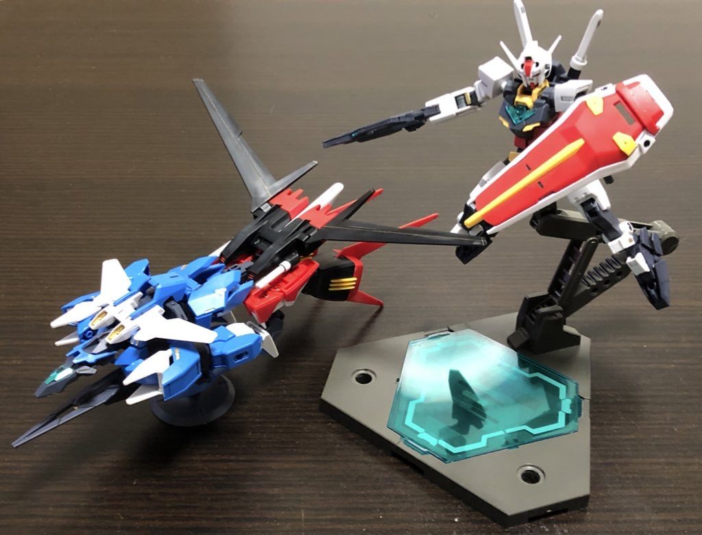 アースフォートレス
エールストライカーパックとアースアーマーを合わせた支援機。
アースリィガンダムに付属しているパーツを使って、コアガンダムにストライカーパックを付けて、エールコアガンダムに出来ます。