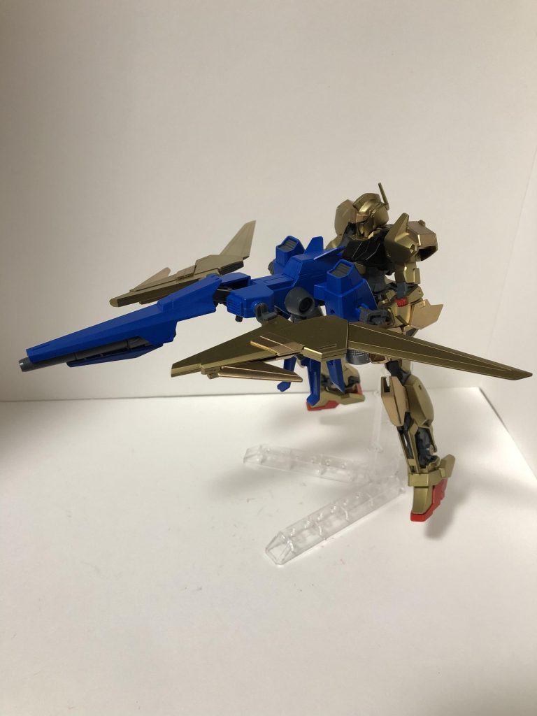 メガライドランチャーはあえてゴールドではなくメガバズーカランチャーカラーにしてます。
こっちの方が構えた時、百式みたいになるかなと