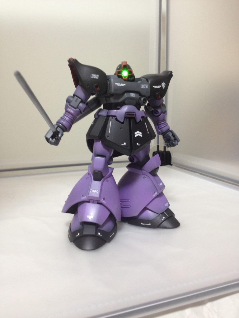 カリウス機を想定し、デカールを貼りました。