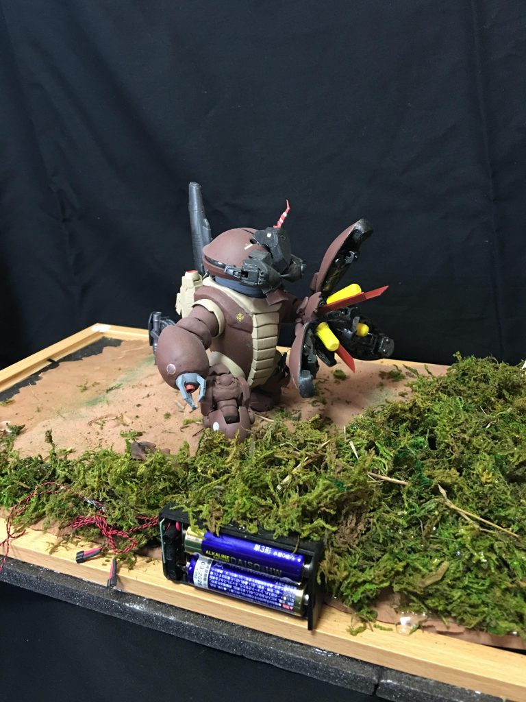 ジオラマにも初挑戦で、草山の中にスイッチが隠れてます。