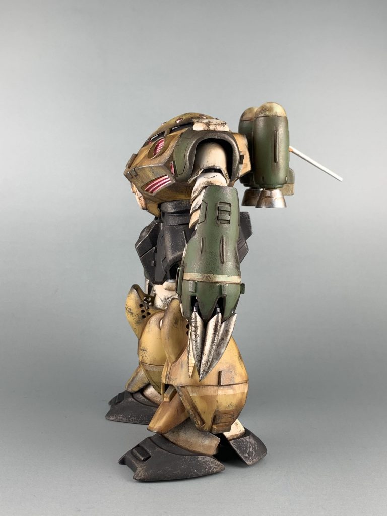 使用したのは
ズゴックE    1200円
パテ　　　   400円
プラパイプ　400円 で計2000円ちょうどです。
ディテールはランナータグを使ってます。