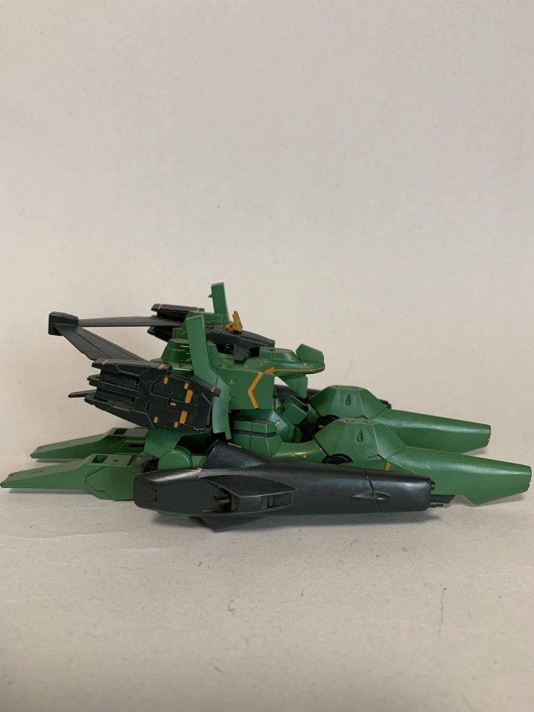 ベースは見ての通り、エルフブルックを使用。
上の写真は巡航形態です。