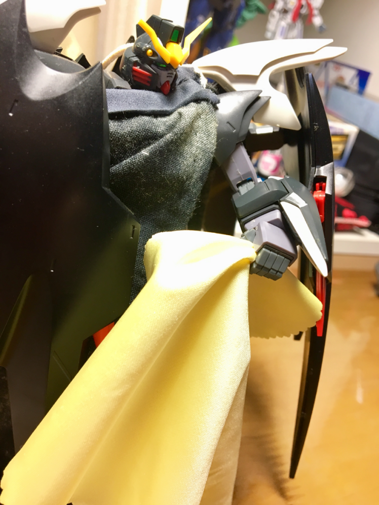 ヘル：あー怖かった、なんつー夢だ……ガンタンク集会に参加する夢なんて……フハッ、言葉に出したら変なの。ガンタンク集会だと。アハハハ！

タンク：たのしい夢でも見た？