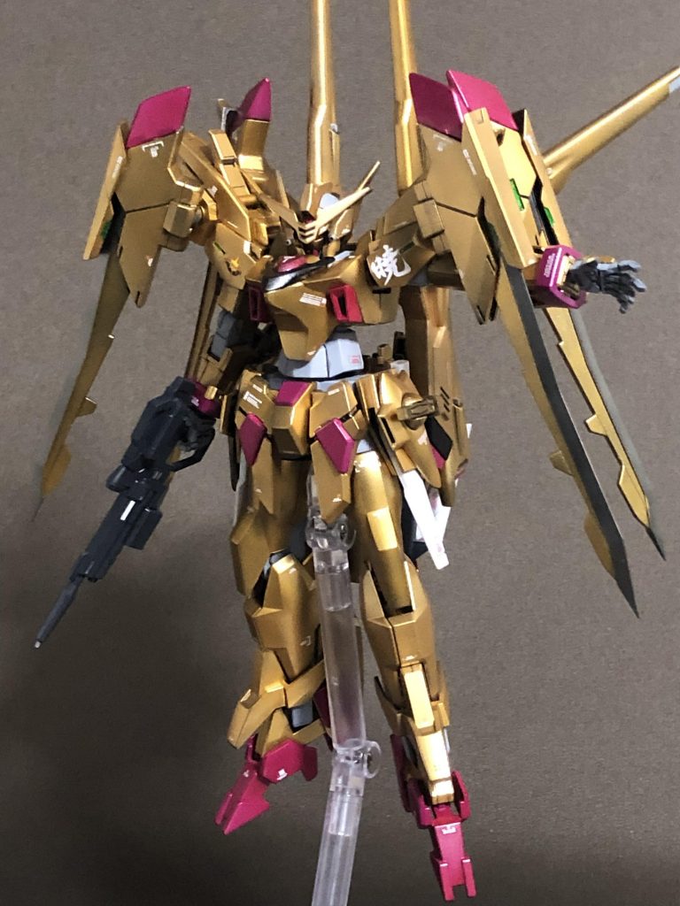 肩の武器は実体剣のファンネルという設定で作成しました
ドラグーンと共にオールレンジ攻撃しますよってポーズ笑