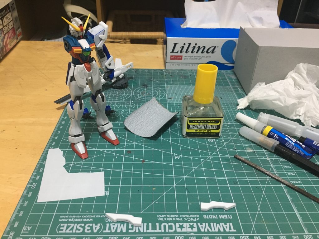 片腕外してると、ビルドファイターズ1話感があっていいっすよね
この時はまだちゃぶ台みたいなテーブルで作業してました